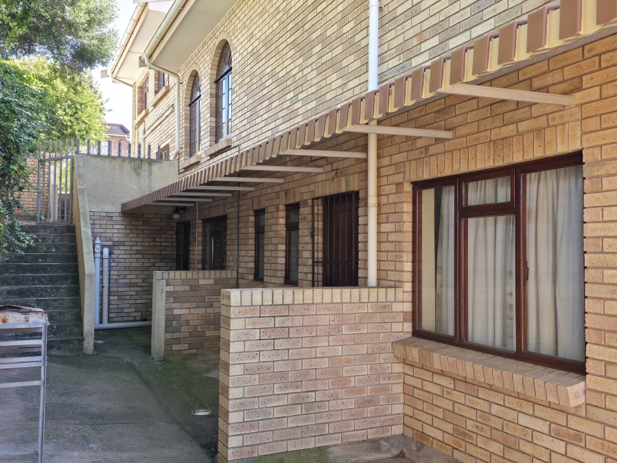 9 Bedroom Property for Sale in Noorsekloof Eastern Cape
